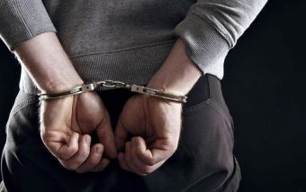 Τρεις συλλήψεις στην Καρδίτσα για κλοπή καντηλιών από τάφους - Ανάμεσά τους και ιδιοκτήτης επιχείρησης εμπορίας σιδήρων
